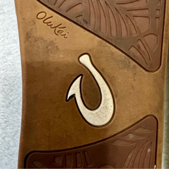 OluKai Nu'a Pi'o Black & White Thong Flip Flop Sandals - Size 11 - Picture 9 of 10